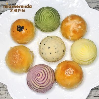 Mia Merenda crisp egg yolk moon cake